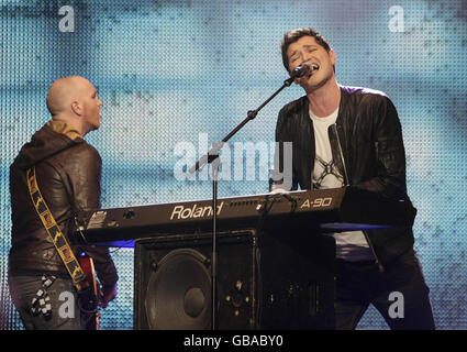 Le groupe irlandais The script se présente lors du concert Cheerios Childline à l'O2 de Dublin. Banque D'Images