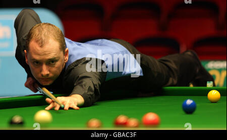 Graeme Dott lors de la 2ème partie contre Mark Williams lors du championnat britannique de Maplin au Centre International, Telford. Banque D'Images