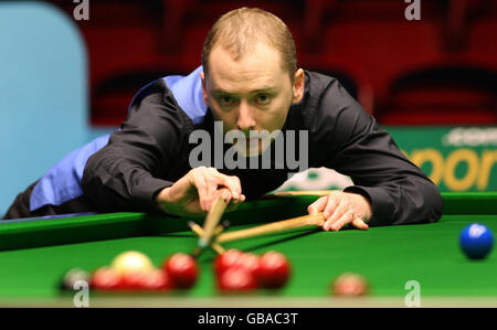 Graeme Dott lors de la 2ème partie contre Mark Williams lors du championnat britannique de Maplin au Centre International, Telford. Banque D'Images