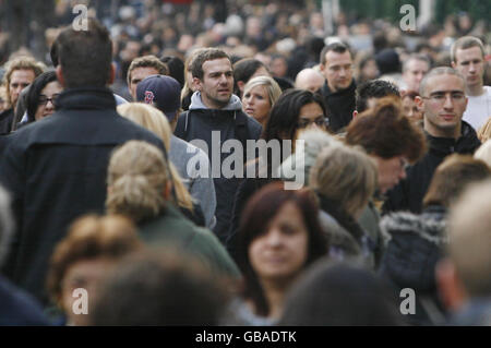 Les acheteurs de Noël.Les amateurs de shopping affluent dans Oxford Street à Londres le dernier week-end précédant Noël. Banque D'Images