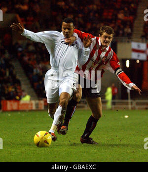 Football - Nationwide League Division One - Sunderland / Nottingham Forest.George McCartney de Sunderland lutte pour le bal avec Matthieu Louis-Jean de Nottingham Forest Banque D'Images