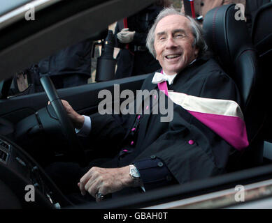 Ancien champion du monde de Formule 1 Sir Jackie Stewart après avoir été nommé docteur honoraire en sciences à l'Université St Andrews. Banque D'Images