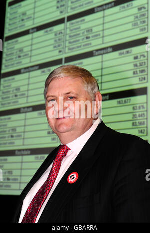 Le conseiller Dave Goddard du Conseil de l'arrondissement métropolitain de Stockport réagit au rejet contre l'introduction de la taxe de congestion à Manchester, au centre de conférence de Manchester Central. Banque D'Images