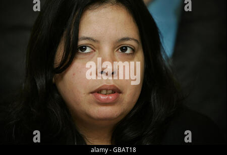 Patricia da Silva Armani, cousine de Jean Charles de Menezes, lors d'une conférence de presse tenue au Théâtre de la Maison ovale à Londres après la conclusion de l'enquête sur la mort de M. de Menezes. Banque D'Images