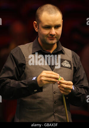 Stephen Maguire lors de la 1ère partie du championnat britannique de Maplin au Centre international de Telford. Banque D'Images