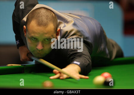 Stephen Maguire lors de la 1ère partie du championnat britannique de Maplin au Centre international de Telford. Banque D'Images