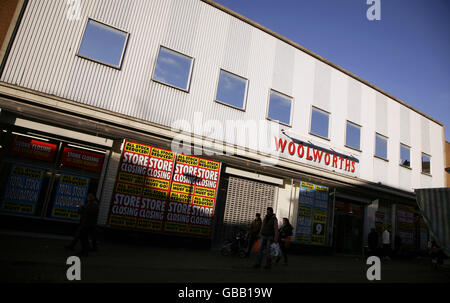 Une succursale de Woolworths, 115 High Street à Walthamstow, dans l'est de Londres, dont la fermeture est prévue pour le nouvel an. Banque D'Images