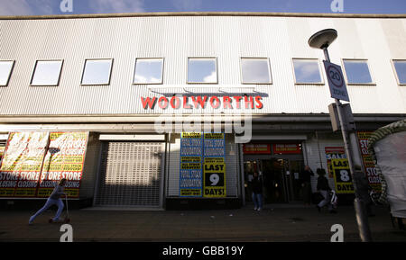 Une succursale de Woolworths, 115 High Street à Walthamstow, dans l'est de Londres, dont la fermeture est prévue pour le nouvel an. Banque D'Images