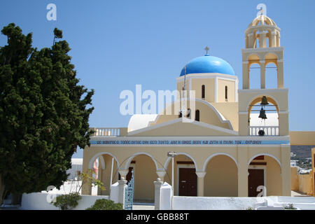 Église orthodoxe grecque de l'île de Santorin. Banque D'Images