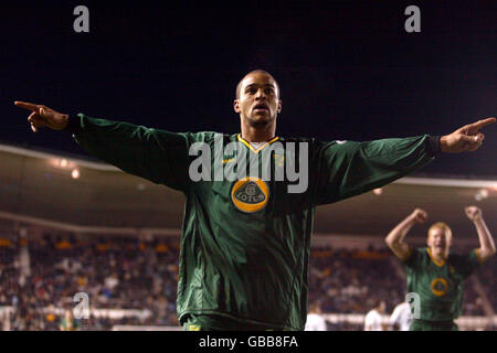 Football - Nationwide League Division One - Derby County / Norwich City.Leon McKenzie, de Norwich City, fête ses points Banque D'Images