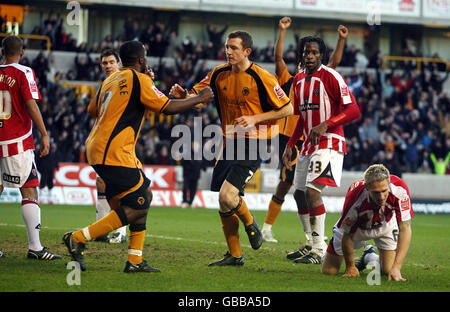 Football - Championnat de la ligue de football Coca-Cola - Wolverhampton Wanderers / Sheffield United - Stade Molineux.Le Neil Collins de Wolverhampton Wanderers fête ses points lors du match de championnat Coca-Cola à Molineux, Wolverhampton. Banque D'Images