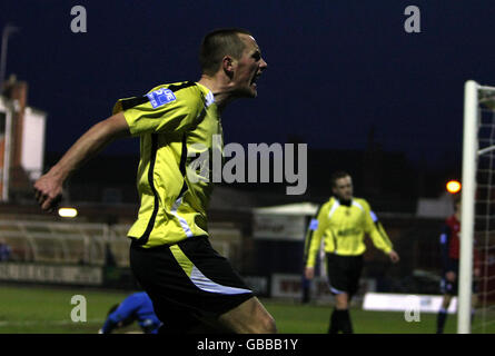 Soccer - Blue Square Premier League - York City / Burton Albion - KitKat Crescent.Shaun Harrad, de Burton Albion, célèbre son deuxième but Banque D'Images