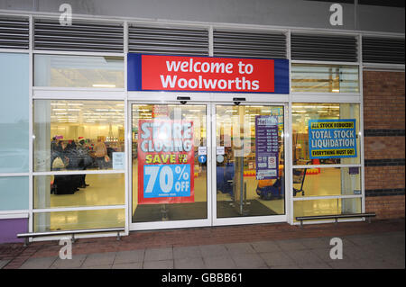 Vue générale de l'avant d'un magasin Woolworths à l'unité 1, The rushes, Loughborough, Leicestershire LE11 5BG Banque D'Images