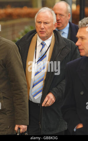 Pilote au tribunal de l'emploi.Le pilote Ed Murray arrive à un tribunal de l'emploi à Southampton. Banque D'Images