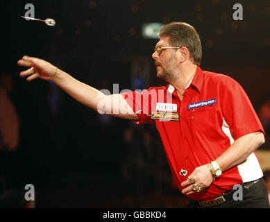 Fléchettes - Lakeside BDO World Professional Darts Championship - 5e jour - complexe Lakeside.Martin Adams d'Angleterre en action contre Daryl Gurney d'Irlande du Nord pendant le Championnat du monde des fléchettes à Frimley Green, Surrey. Banque D'Images