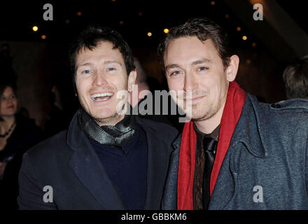 (De gauche à droite) Nick Moran et JJ Feild arrivent pour la projection au gala britannique de club sur l'Empire Leicester Square, dans le centre de Londres. Banque D'Images