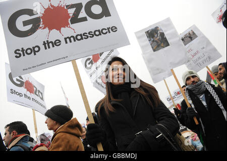 Les manifestants lors d'un rassemblement à Londres en appelant à l'arrêt des combats dans la région de Gaza. Banque D'Images