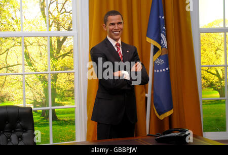Une nouvelle cire de Barack Obama prend résidence dans une récréation du légendaire bureau ovale de Madame Tussauds, dans le centre de Londres. Banque D'Images