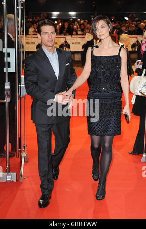 Tom Cruise et Katie Holmes arrivent pour la première britannique de Valkyrie à l'Odeon Leicester Square dans le centre de Londres. Banque D'Images