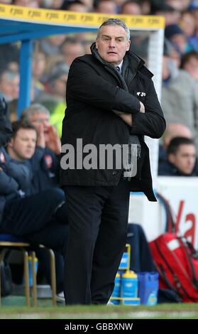 Football - FA Cup - quatrième tour - Cardiff City / Arsenal - Ninian Park. Dave Jones, directeur de la ville de Cardiff, sur la ligne de contact. Banque D'Images