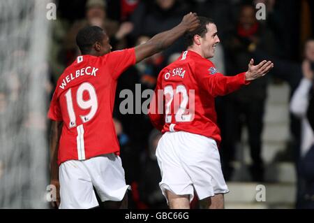 Football - Carling Cup - demi-finale - deuxième jambe - Manchester United / Derby County - Old Trafford.John O'Shea (r) de Manchester United célèbre son deuxième but avec Danny Welbeck, coéquipier Banque D'Images