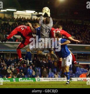 Maik Taylor, gardien de but de Birmingham City (c), se réclame de la balle Pression contre Wimbledon Banque D'Images