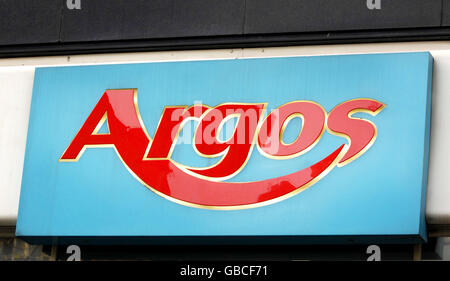 Argos prévoit fermer le centre de distribution. Vue générale d'une enseigne Argos à Londres. Banque D'Images