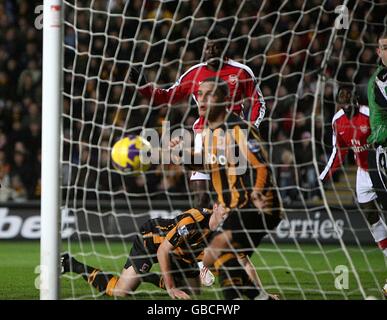 Football - Barclays Premier League - Hull City / Arsenal - KC Stadium.Emmanuel Adebayor d'Arsenal marque le premier but du match de ses côtés Banque D'Images