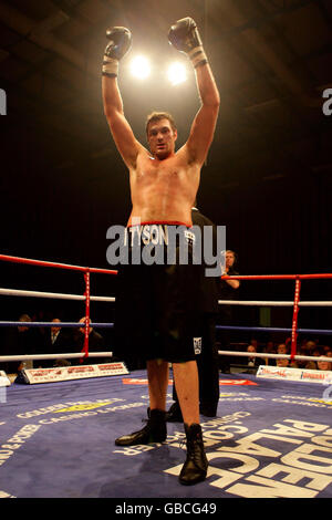 Boxe - combat de titre de lumière britannique - John Murray contre Lee McAllister - Robin Park Centre.Tyson Fury réagit après avoir battu Marcel Zeller sur la carte du combat du titre léger britannique au Robin Park Centre, Wigan. Banque D'Images