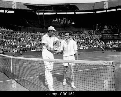 Tennis - Wimbledon - masculin - Final - Yvon Petra v Geoff Brown - 1946 Banque D'Images