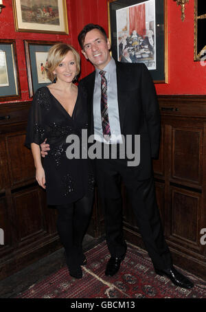 Duncan Bannatyne et la femme Joanne McCue photographiés pendant la nuit de Burns au restaurant Boisdale à Belgravia, dans le sud-ouest de Londres. Banque D'Images