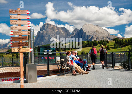 Almregion Almgebiet Hochalm,,, Sommer, Dolomiten, Suedtirol, Berlin, Plattkofel Touristen, Urlaub, UNESCO-Welterbe Banque D'Images