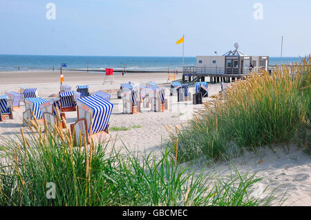 Sommer, Urlaub, Strand, Duenen, Nordsee, Strandkoerbe, Ostfriesland, Wattenmeer, Norderney, Seebad, Niedersachsen, Deutschland Banque D'Images