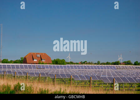 Energieanlage, alternative Energie, Energiegewinnung, solaire, Solarfeld Banque D'Images