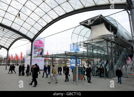 Une passerelle, Eingang Ouest, Messegelaende, Messe, Hannover, Allemagne, Deutschland Banque D'Images