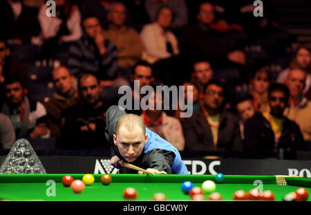 Snooker - Masters 2009 - Premier jour - Wembley Arena.Graeme Dott joue un tir lors du match d'ouverture des Masters 2009 contre Stephen Maguire à la Wembley Arena de Brant Banque D'Images