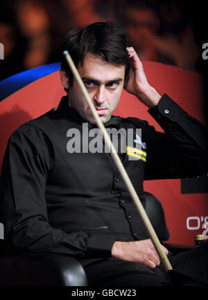 Snooker - Masters 2009 - Premier jour - Wembley Arena.Ronnie O'Sullivan pendant son match contre Joe Perry au Masters de Wembley Arena Banque D'Images