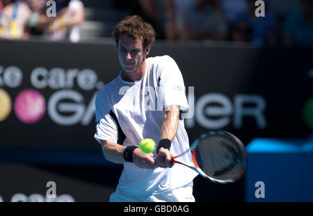 Andy Murray, de la Grande-Bretagne, en action contre Andrei Pavel, de Roumanie, lors de l'Open d'Australie 2009 à Melbourne Park, Melbourne, Australie. Banque D'Images