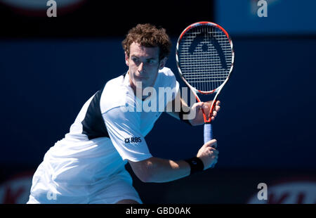 Andy Murray, de la Grande-Bretagne, en action contre Andrei Pavel, de Roumanie, lors de l'Open d'Australie 2009 à Melbourne Park, Melbourne, Australie. Banque D'Images