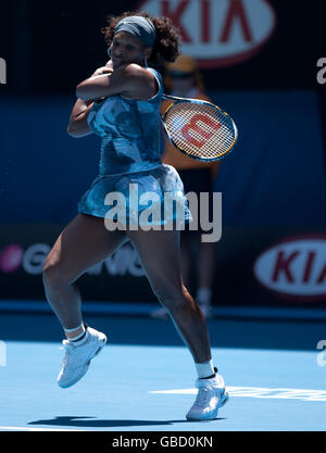Serena Williams en action lors de son premier match Contre Meng Yuan de la Chine Banque D'Images