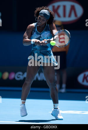 Serena Williams en action lors de son premier match Contre Meng Yuan de la Chine Banque D'Images