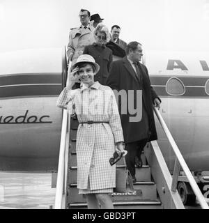 Divertissement - Audrey Hepburn - Heathrow Airport - 1966 Banque D'Images