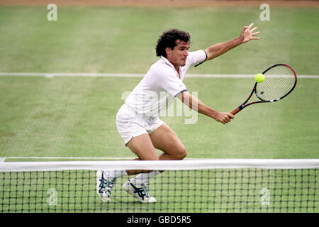 Tennis - Stella Artois Championship - Queen's Club.Cristiano Caratti en Italie sur son chemin pour battre Goran Ivanisevic Banque D'Images