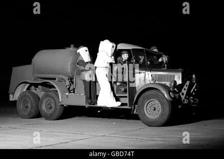 WW2 RAF Airfield Fire Engine de nuit Banque D'Images