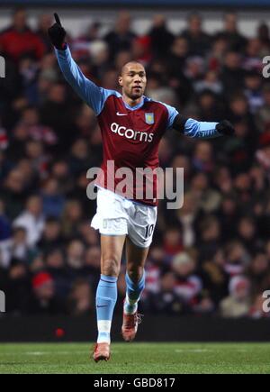 Football - FA Cup - quatrième tour Replay - Aston Villa v Doncaster Rovers - Villa Park.John Carew (à droite) d'Aston Villa célèbre son deuxième objectif. Banque D'Images