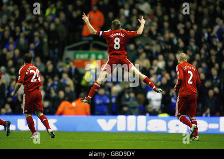 **ALERNATE CROP** Steven Gerrard de Liverpool célèbre son but lors de la coupe FA, quatrième tour à Anfield, Liverpool. Banque D'Images