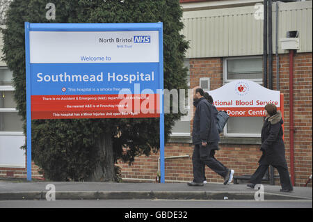 Vue générale de l'hôpital Southmead, Bristol. Six patients atteints de cancer dont les échantillons de sperme ont été perdus lorsque le congélateur de l'hôpital est tombé en panne peuvent réclamer des dommages-intérêts, a statué aujourd'hui la Cour d'appel. Banque D'Images