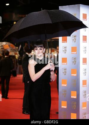 Penelope Cruz arrive pour les British Academy film Awards 2009 à l'Opéra Royal de Covent Garden, dans le centre de Londres. Banque D'Images