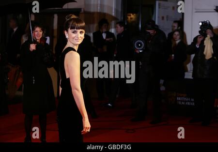 Penelope Cruz arrive pour les British Academy film Awards 2009 à l'Opéra Royal de Covent Garden, dans le centre de Londres. Banque D'Images