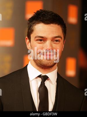 Dominic Cooper arrive pour les British Academy film Awards 2009 à l'Opéra royal de Covent Garden, dans le centre de Londres. Banque D'Images